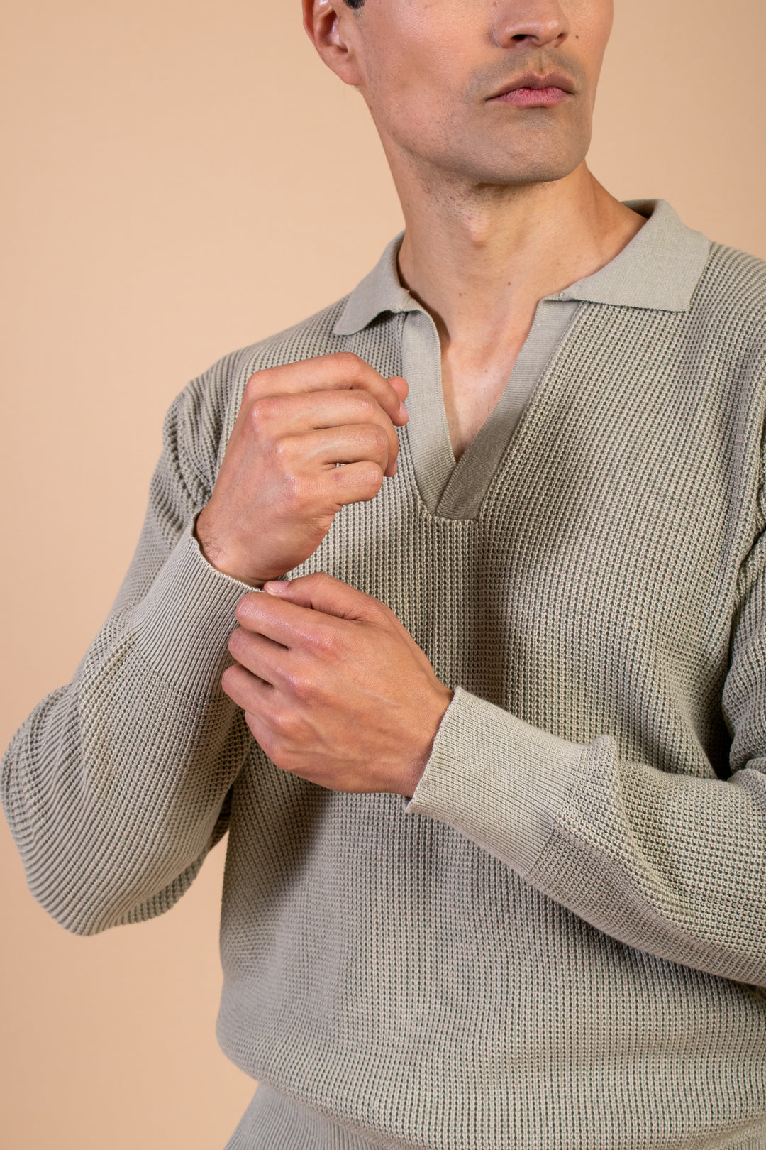 SWETER CUELLO V TABACO
