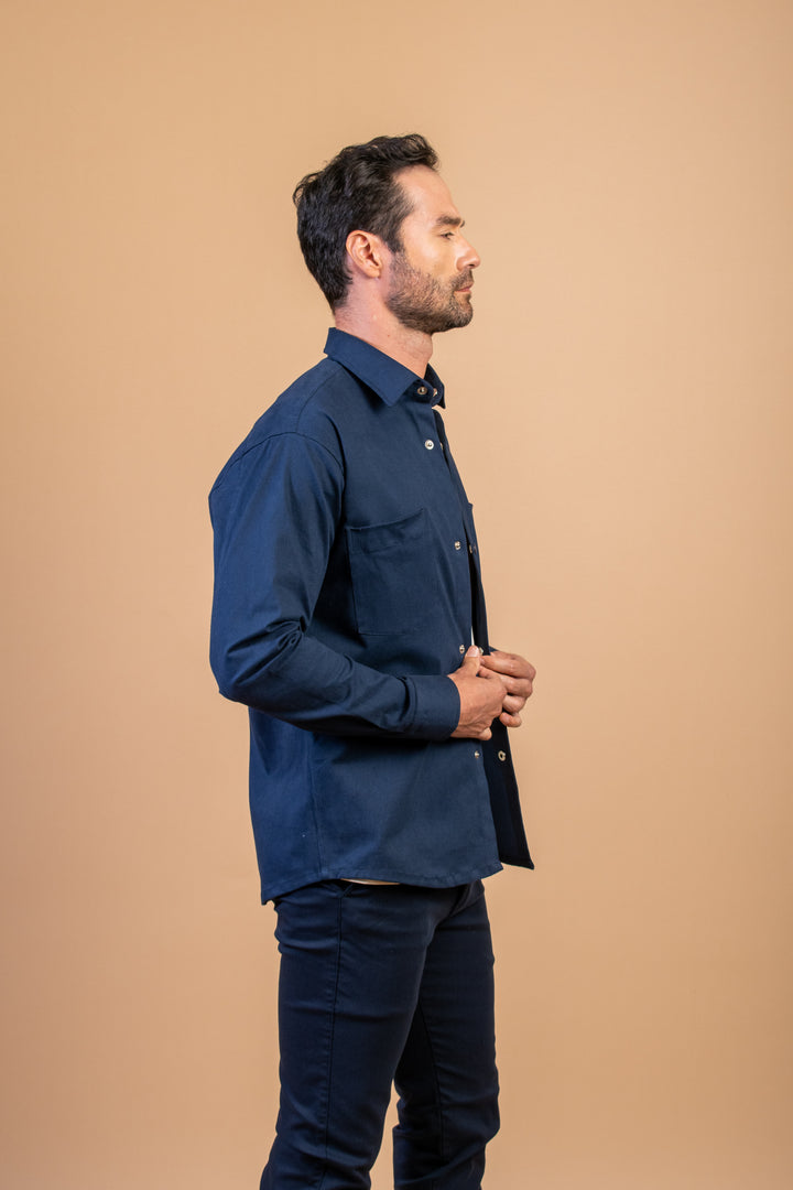 SOBRE CAMISA AZUL
