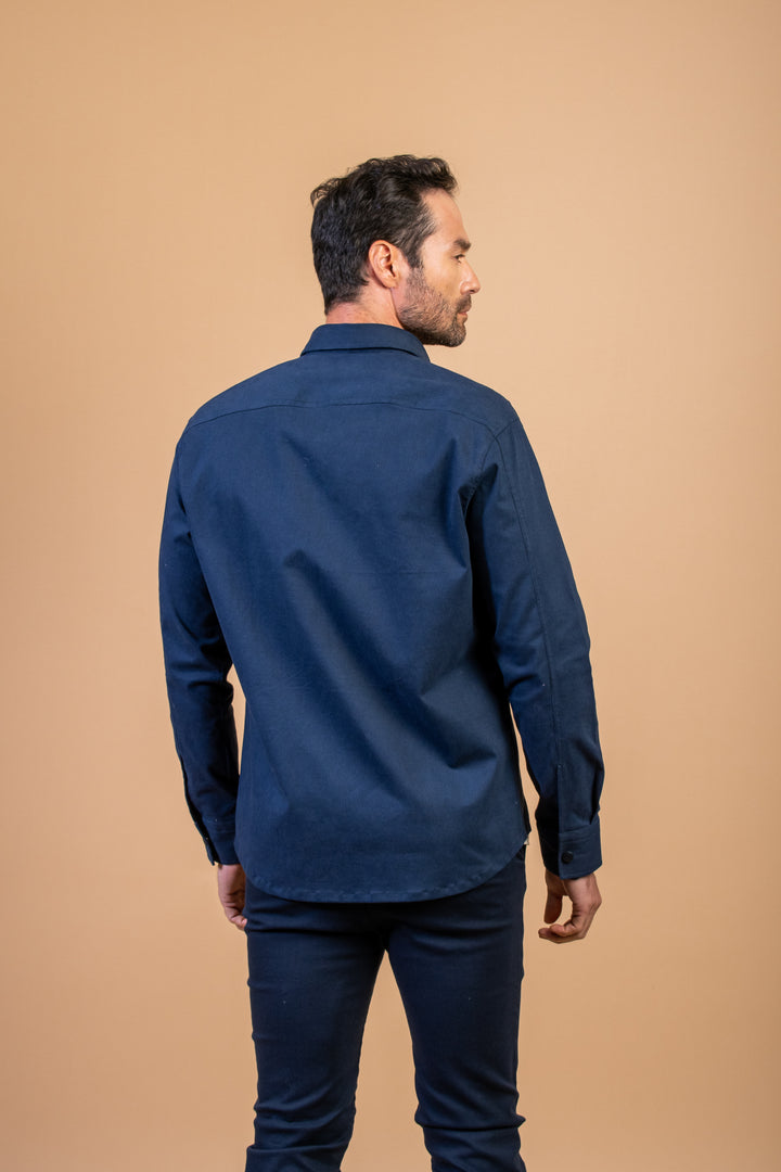 SOBRE CAMISA AZUL