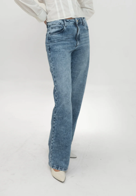 JEANS THE ESSENTIAL