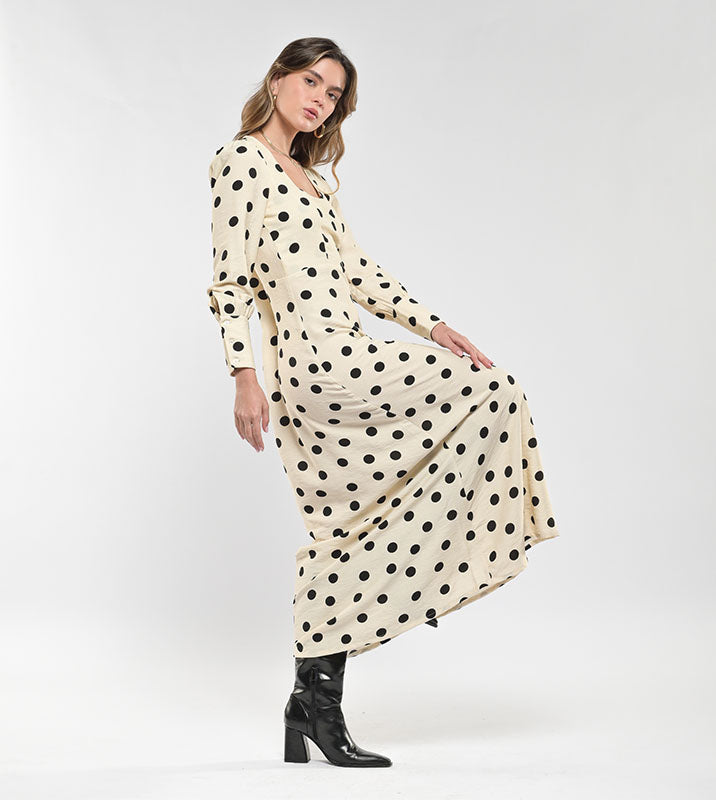 VESTIDO BEIGE CUELLO CUADRADO PUNTOS