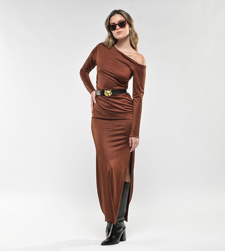 VESTIDO LARGO HOMBRO CAÍDO CAFÉ