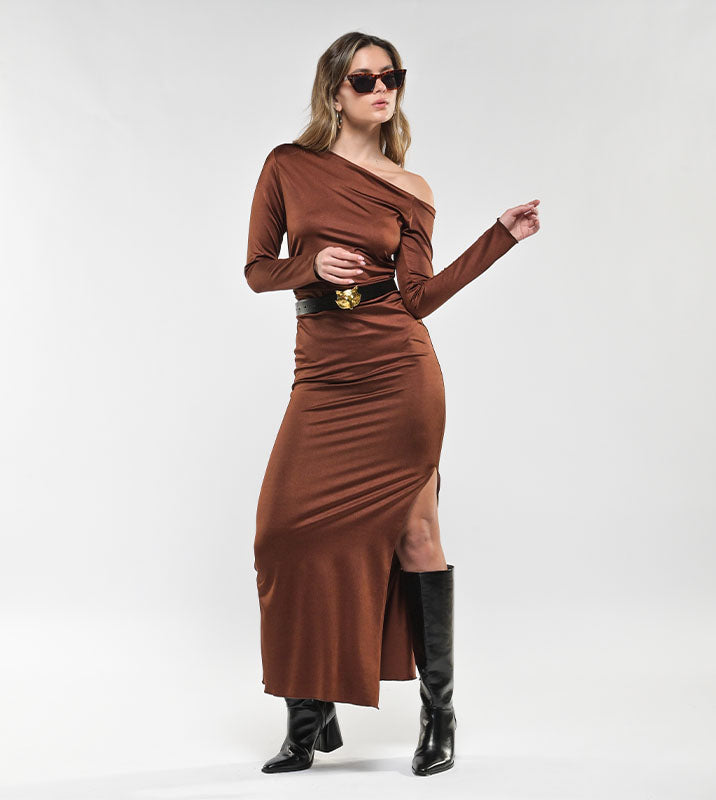 VESTIDO LARGO HOMBRO CAÍDO CAFÉ