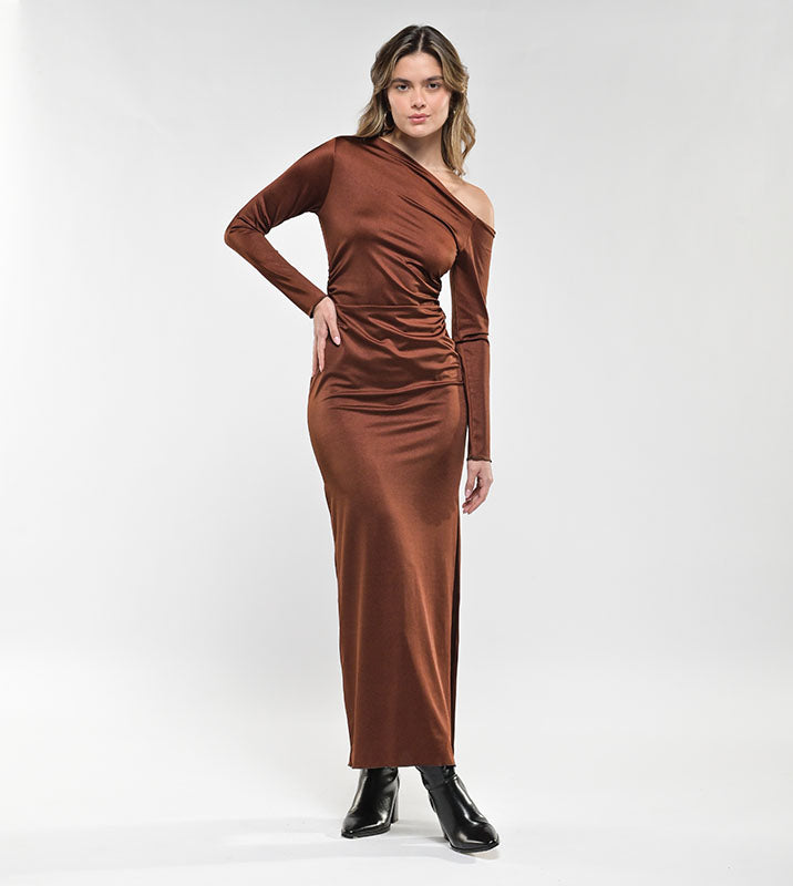 VESTIDO LARGO HOMBRO CAÍDO CAFÉ