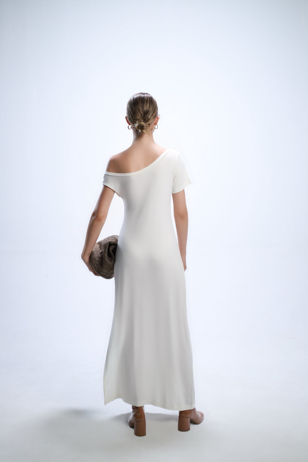 THE ASSYMETRIC DRESS CREMA