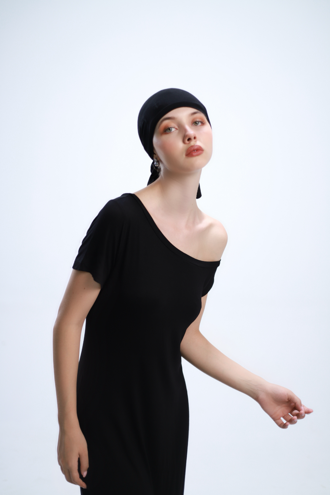 THE ASSYMETRIC DRESS NEGRO