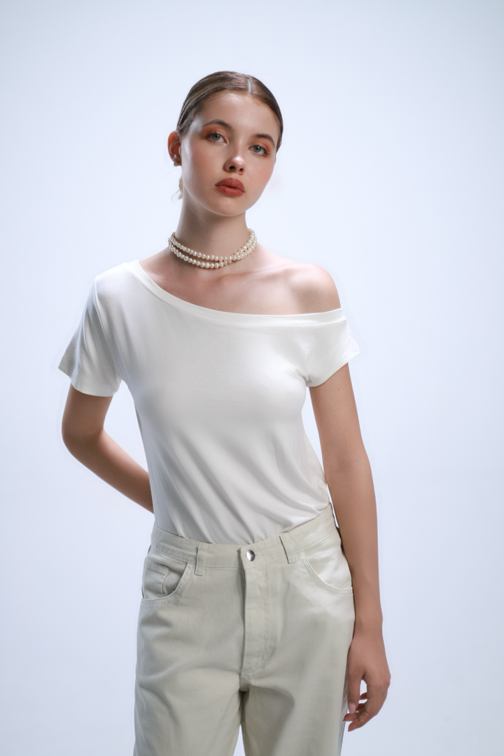 THE ASSYMETRIC T SHIRT