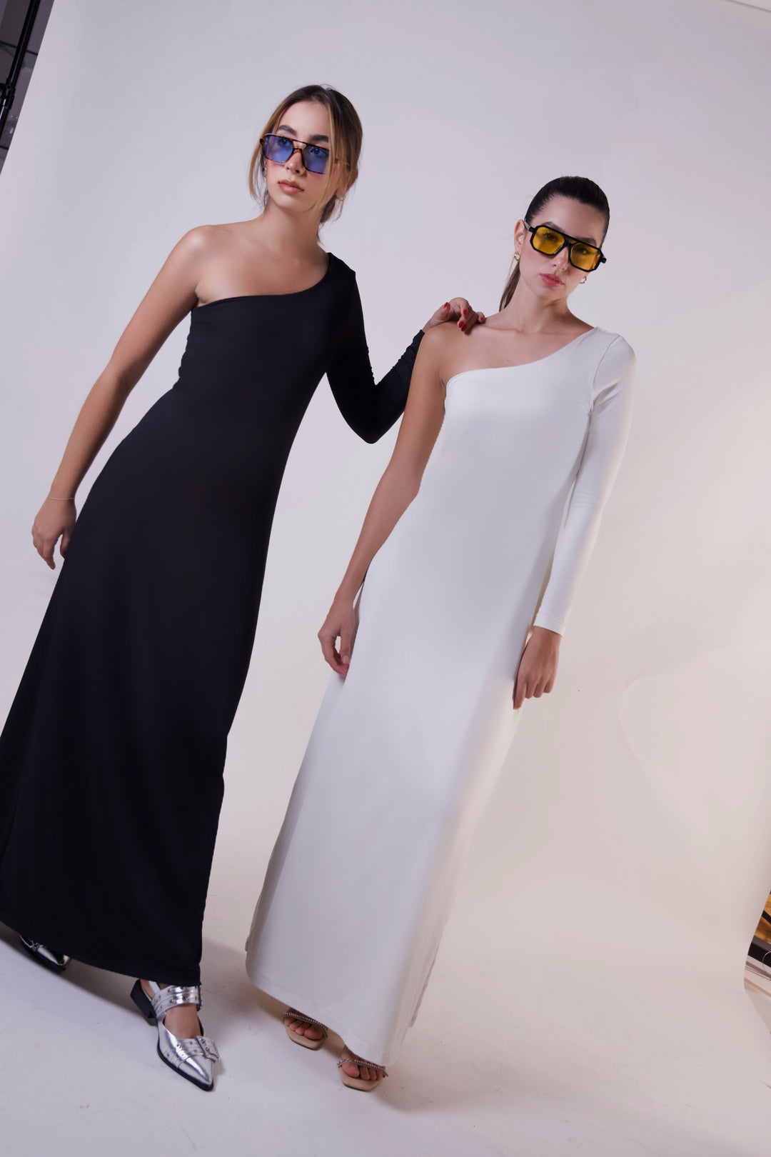 THE ONE SHOULDER MAXI DRESS CREMA