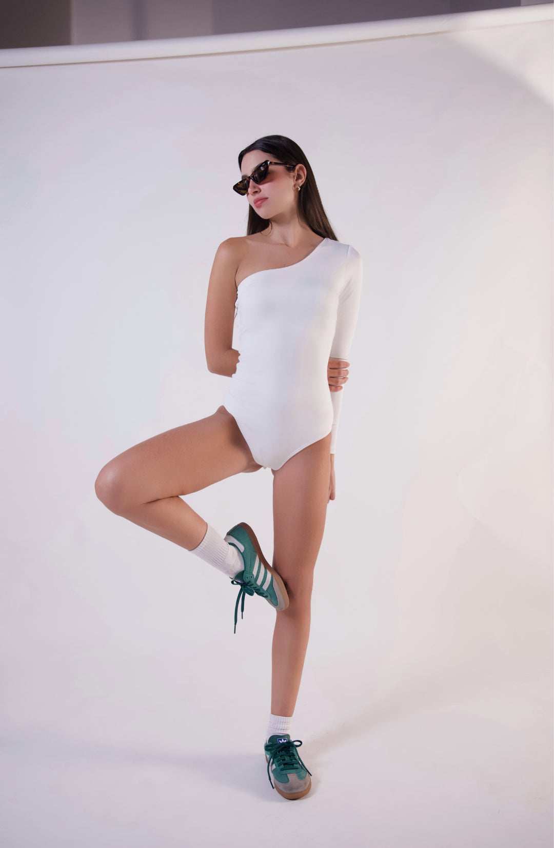 THE ONE SHOULDER BODYSUIT CREMA